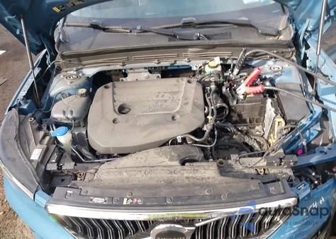 2023 Volvo Xc40 B5 Plus Bright Theme z USA, uszkodzony, nr VIN YV4L12UNXP2939177